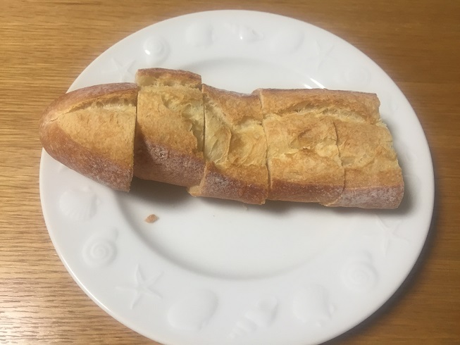 半分に切ったフランスパンを5等分に切った