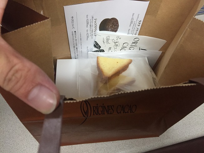 オリジンーヌ・カカオで買ったケーキ2個が入った袋