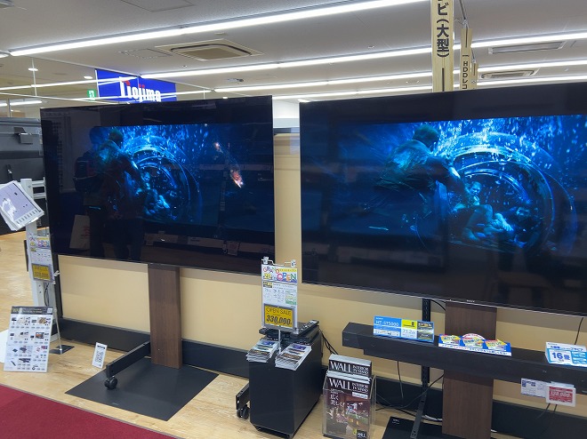 ノジマ自由が丘店に展示されている大型TV2台